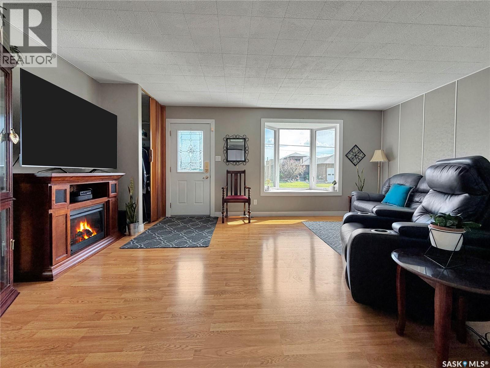 507 Prairie Avenue, Arcola, SK - Indoor Photo Showing Living Room
