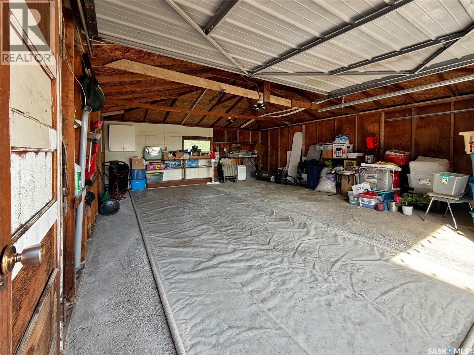 507 Prairie Avenue, Arcola, SK - Indoor Photo Showing Garage