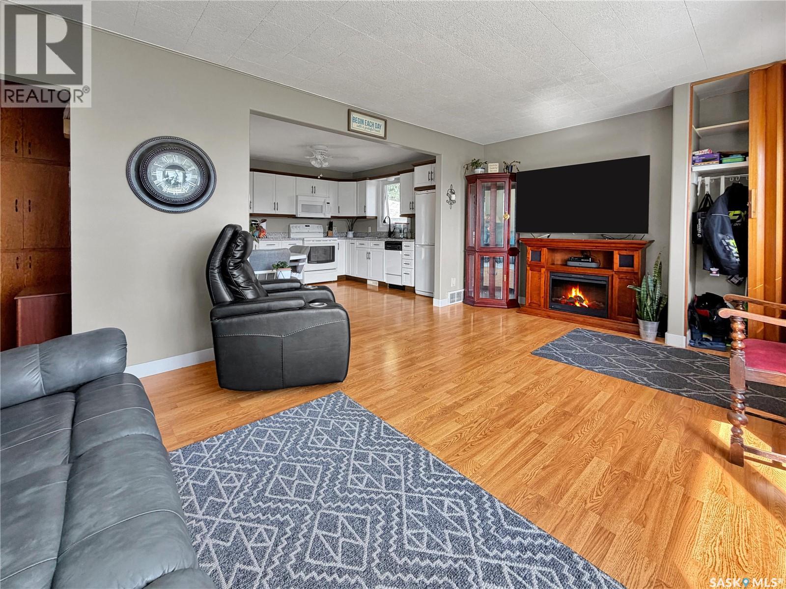 507 Prairie Avenue, Arcola, SK - Indoor Photo Showing Living Room