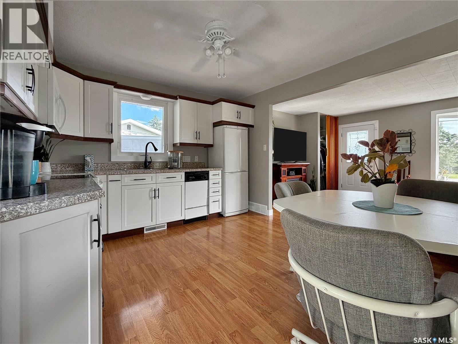 507 Prairie Avenue, Arcola, SK - Indoor Photo Showing Kitchen