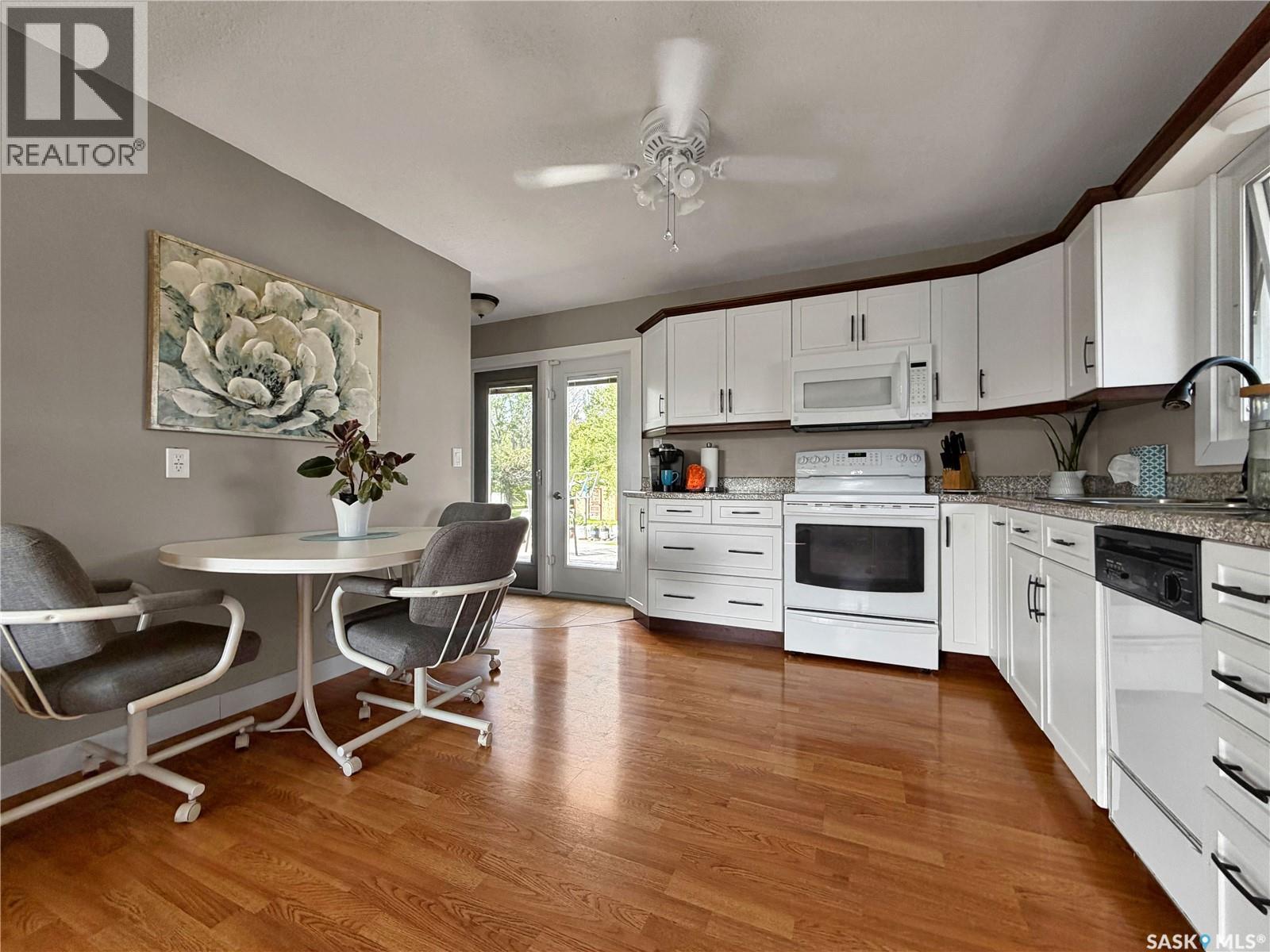 507 Prairie Avenue, Arcola, SK - Indoor Photo Showing Kitchen