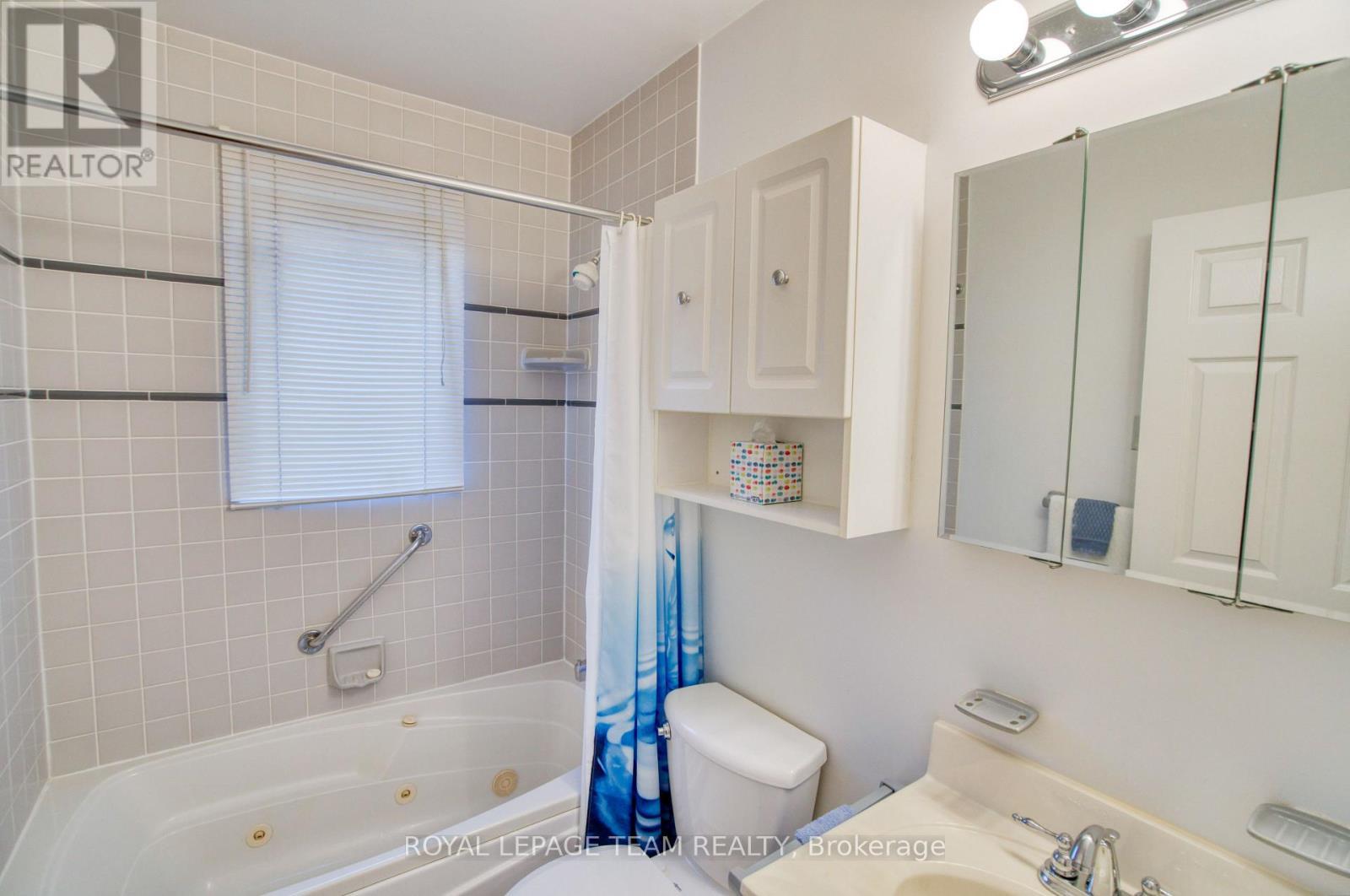 1072 Aldea Avenue, Ottawa, ON - Indoor Photo Showing Bathroom
