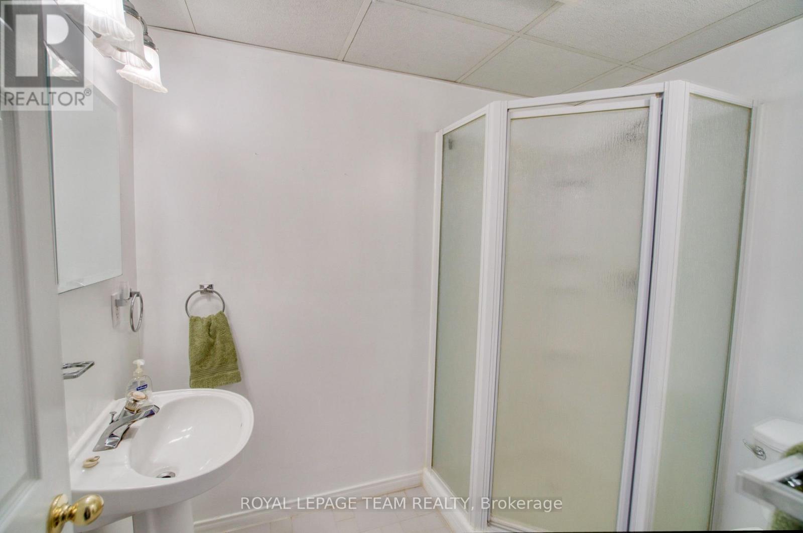 1072 Aldea Avenue, Ottawa, ON - Indoor Photo Showing Bathroom