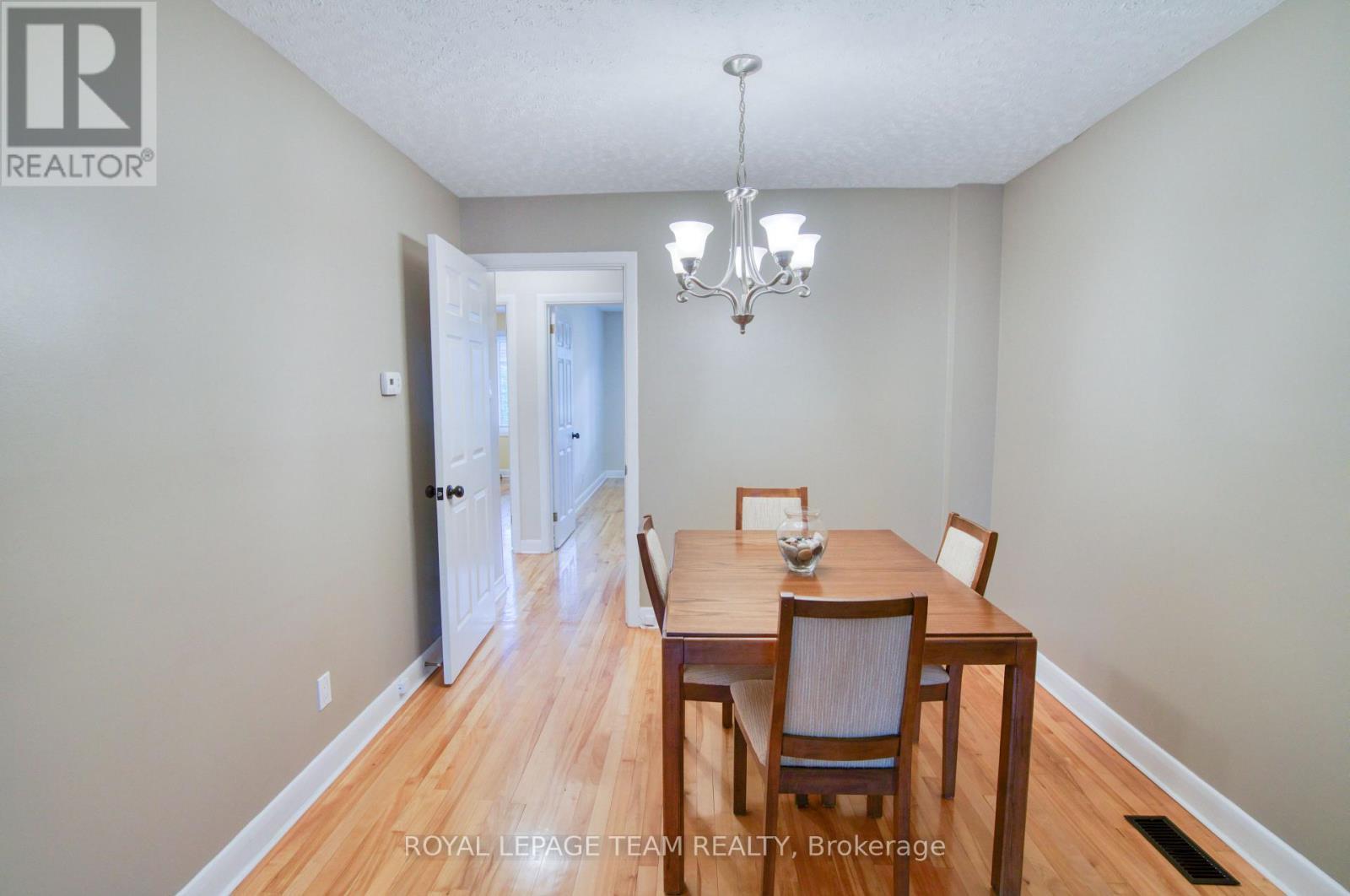 1072 Aldea Avenue, Ottawa, ON - Indoor Photo Showing Dining Room