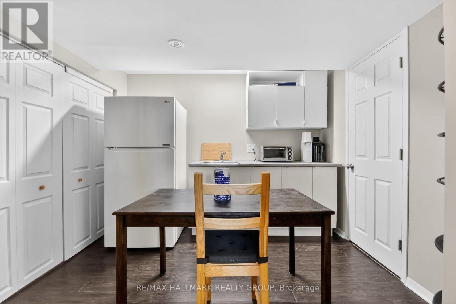 Lower level kitchenette - 2966 Linton Road, Ottawa, ON - Indoor Photo Showing Kitchen