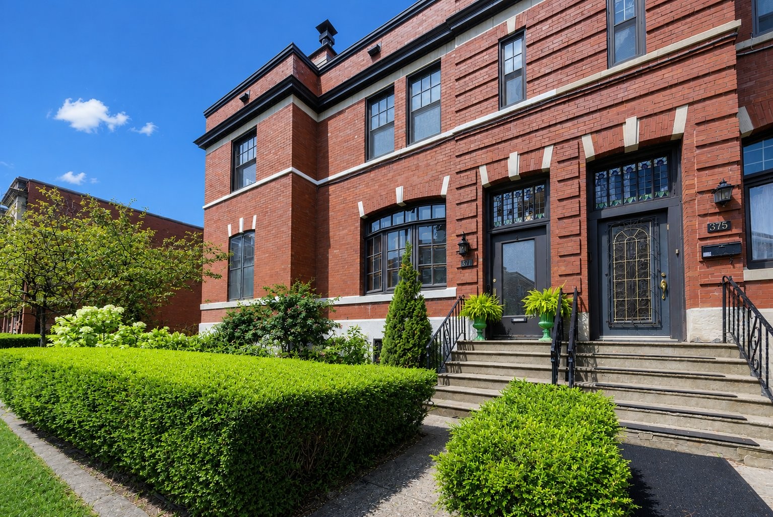 Front of Structure - 377 Av. Claremont, Westmount, QC - Outdoor With Facade