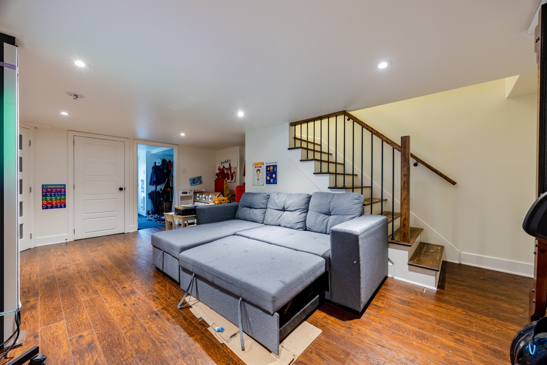 Family Room - 377 Av. Claremont, Westmount, QC - Indoor Photo Showing Living Room