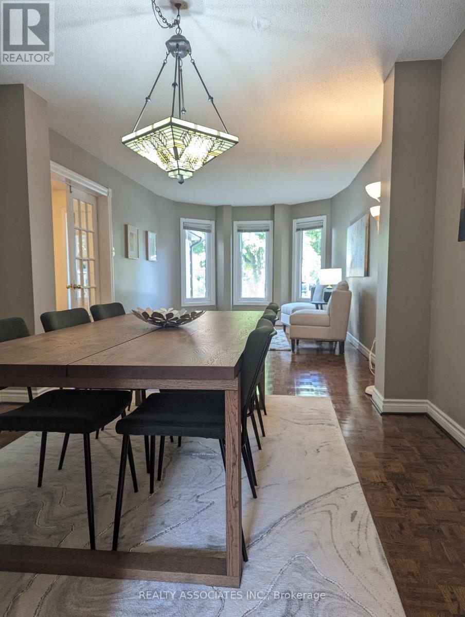 3279 Charlebrook Court, Mississauga, ON - Indoor Photo Showing Dining Room