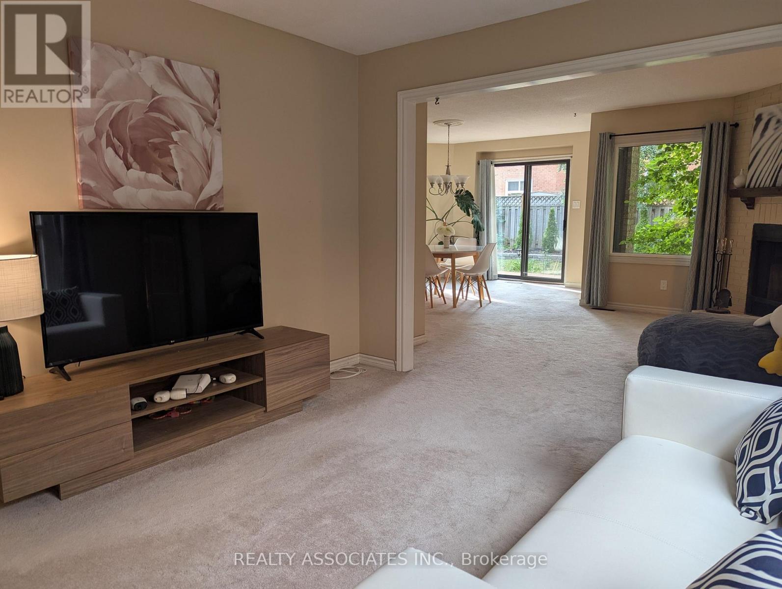 3279 Charlebrook Court, Mississauga, ON - Indoor Photo Showing Living Room With Fireplace