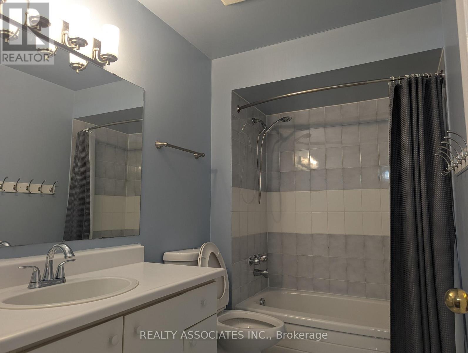 3279 Charlebrook Court, Mississauga, ON - Indoor Photo Showing Bathroom