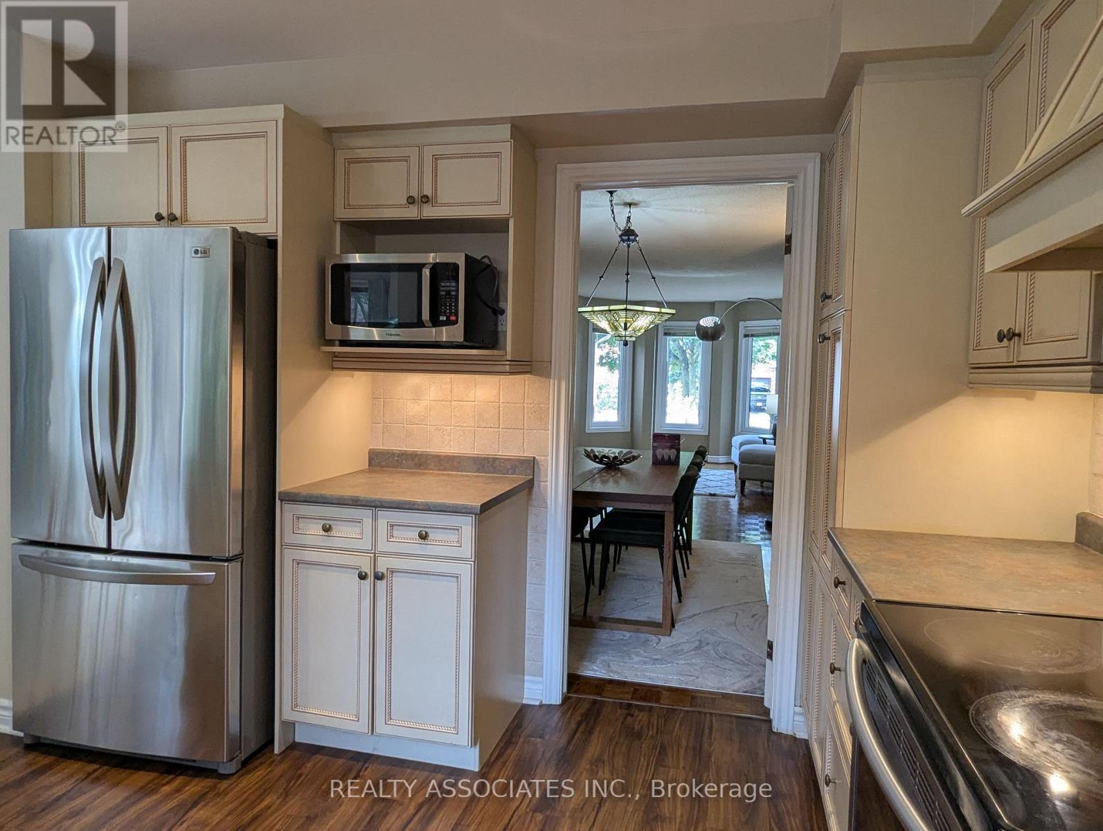 3279 Charlebrook Court, Mississauga, ON - Indoor Photo Showing Kitchen