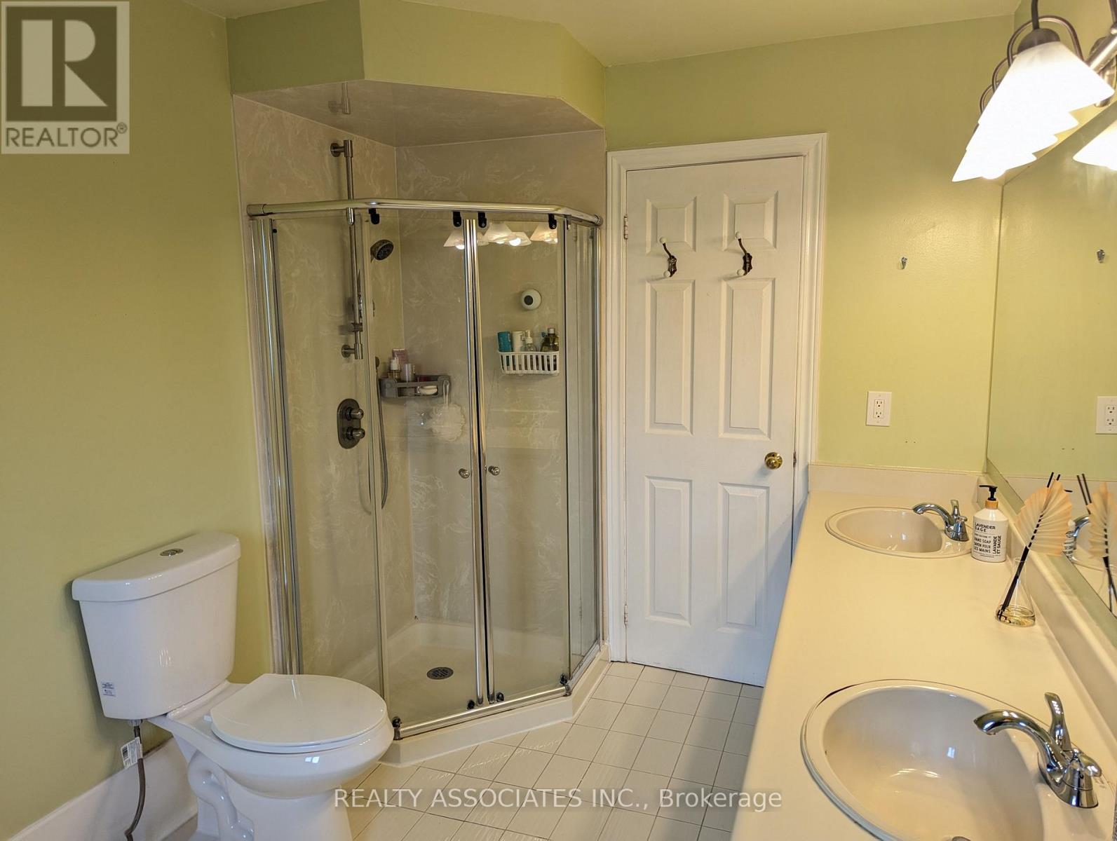 3279 Charlebrook Court, Mississauga, ON - Indoor Photo Showing Bathroom