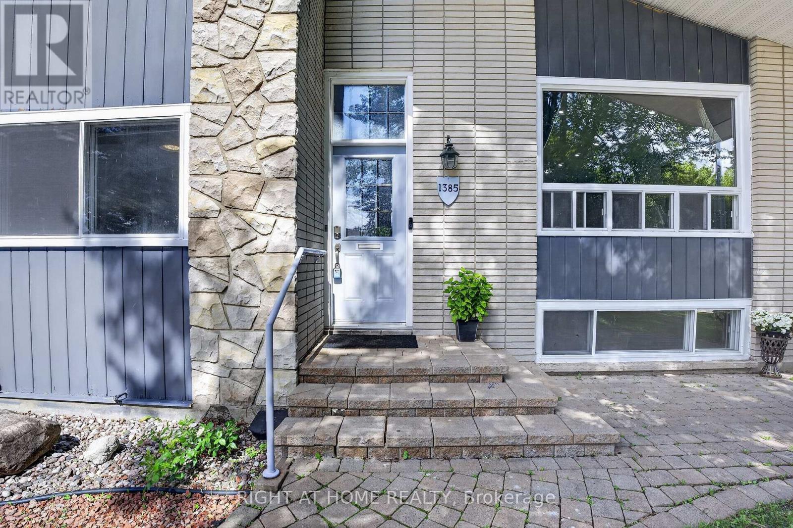 1385 Chartrand Avenue, Ottawa, ON - Outdoor