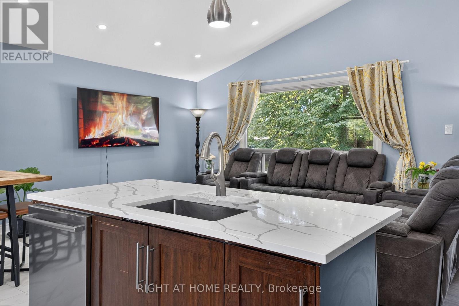 1385 Chartrand Avenue, Ottawa, ON - Indoor