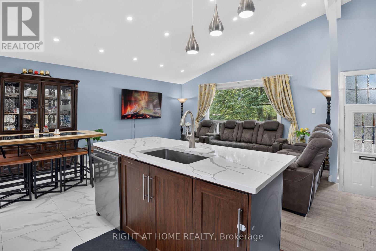 1385 Chartrand Avenue, Ottawa, ON - Indoor