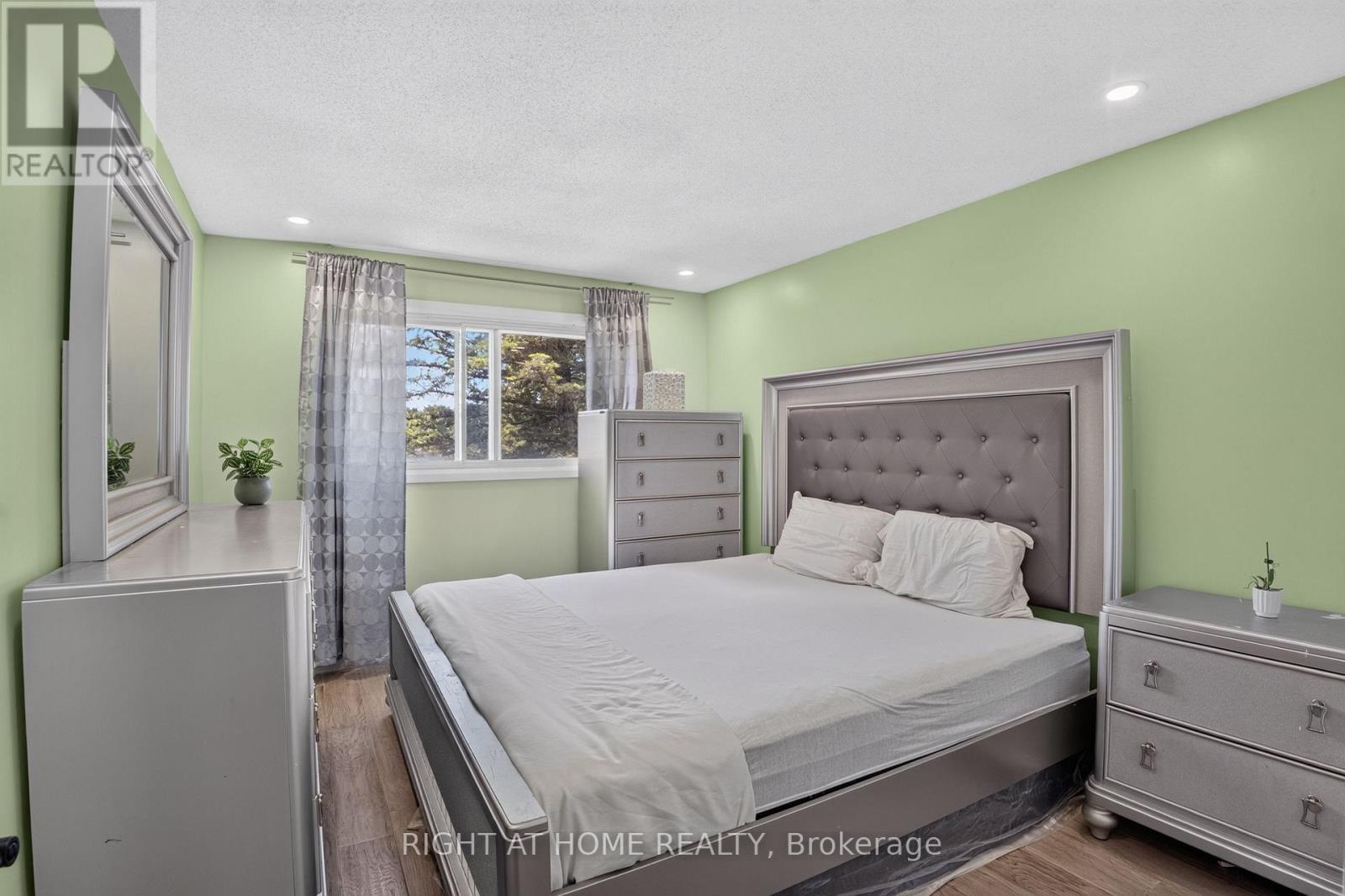 1385 Chartrand Avenue, Ottawa, ON - Indoor Photo Showing Bedroom
