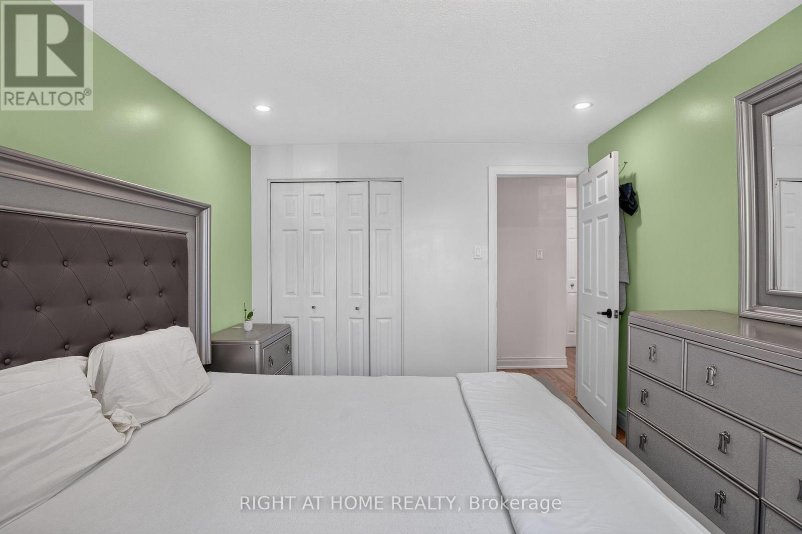 1385 Chartrand Avenue, Ottawa, ON - Indoor Photo Showing Bedroom