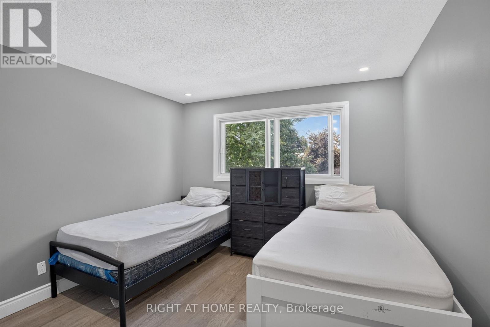 1385 Chartrand Avenue, Ottawa, ON - Indoor Photo Showing Bedroom