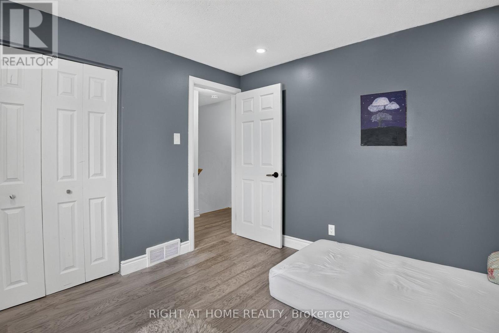1385 Chartrand Avenue, Ottawa, ON - Indoor Photo Showing Bedroom