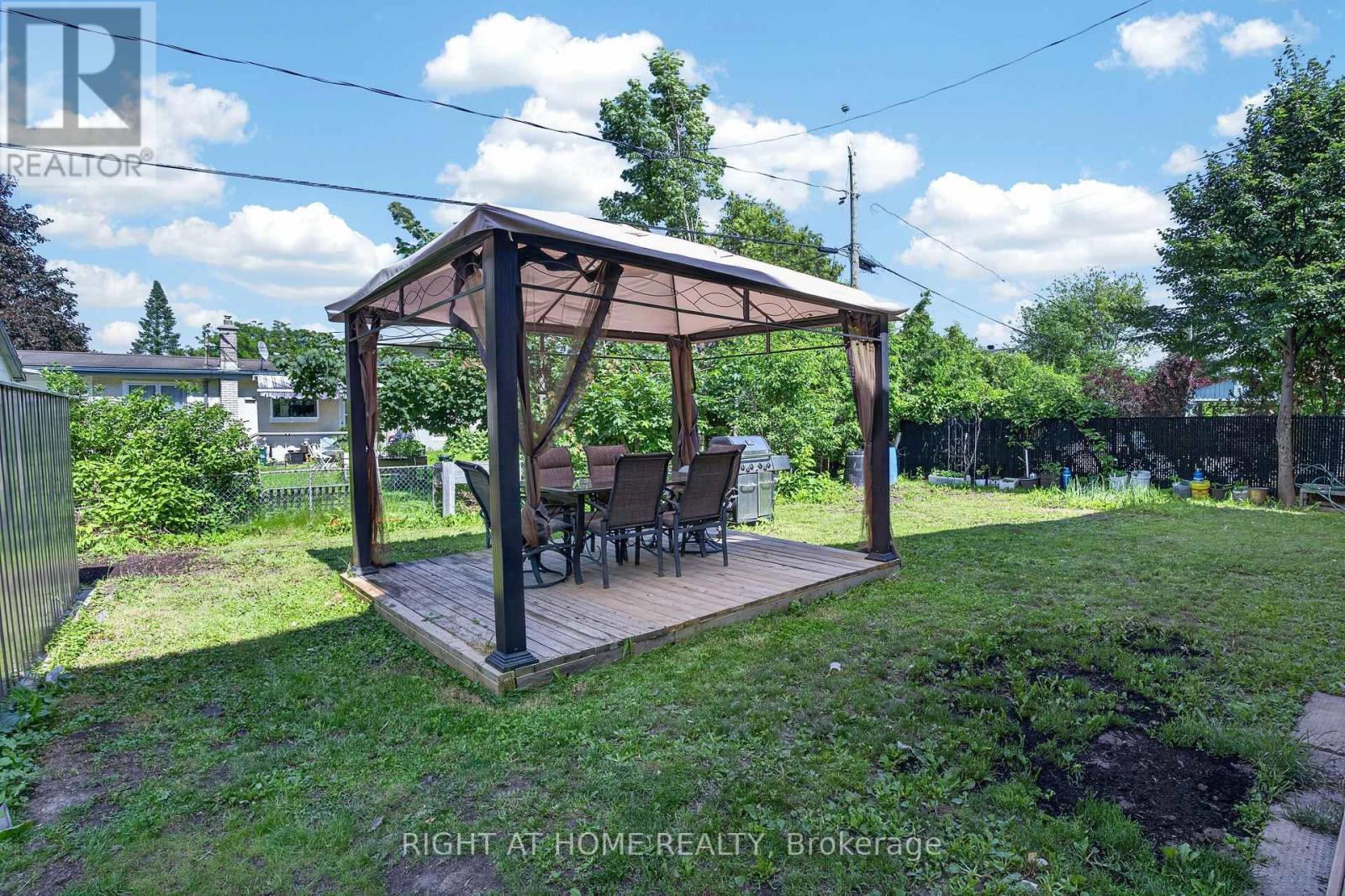 1385 Chartrand Avenue, Ottawa, ON - Outdoor