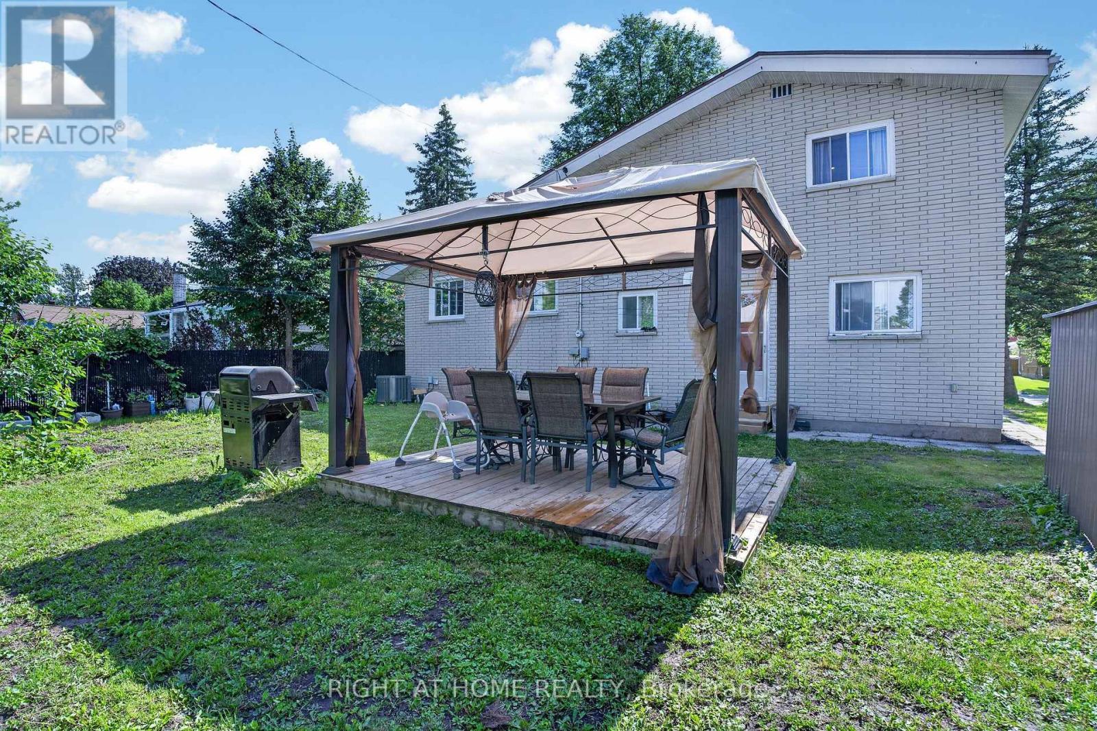 1385 Chartrand Avenue, Ottawa, ON - Outdoor