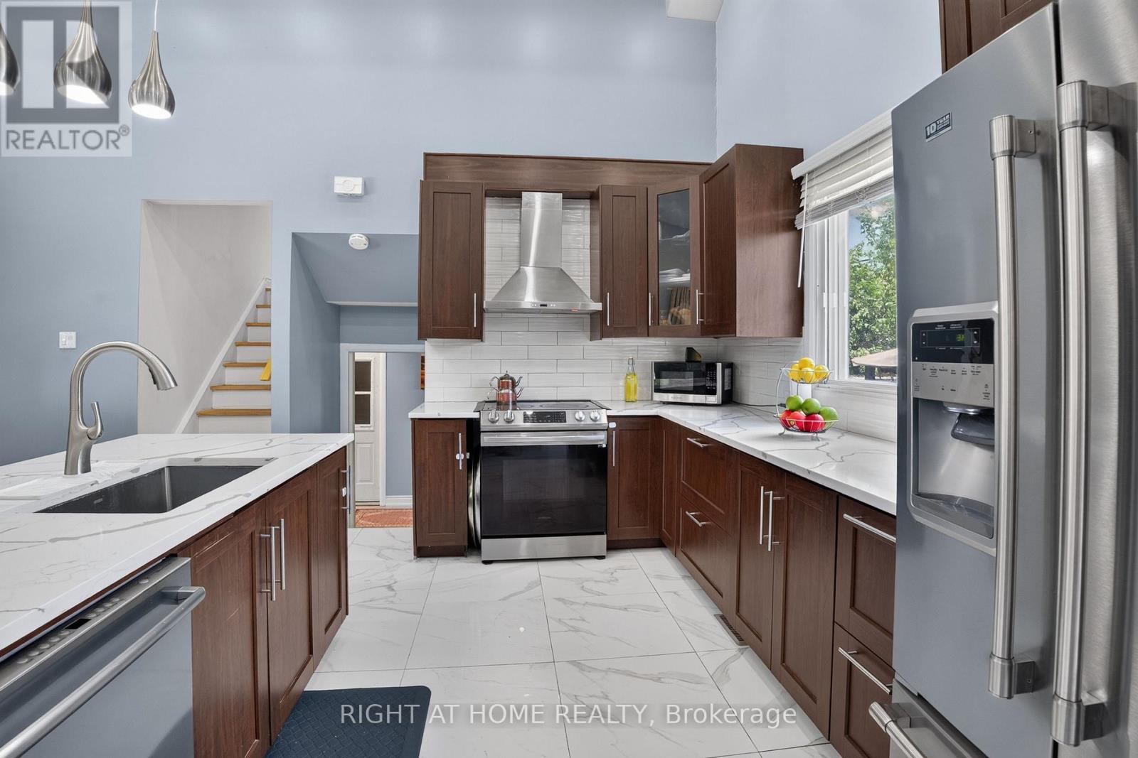 1385 Chartrand Avenue, Ottawa, ON - Indoor Photo Showing Kitchen With Stainless Steel Kitchen With Upgraded Kitchen
