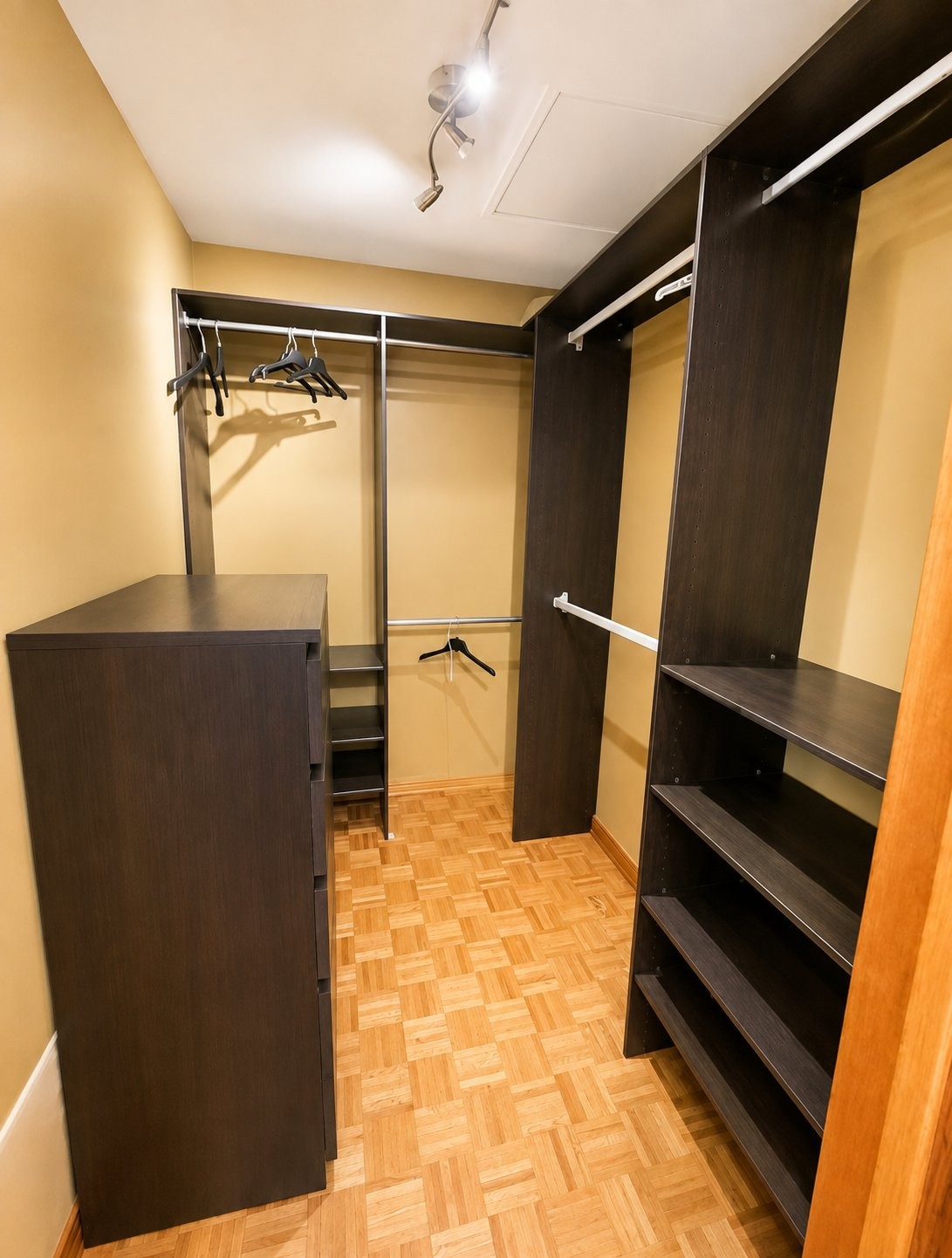 Penderie (Walk-in) - 307 Fleet Drive, Beaconsfield, QC - Indoor