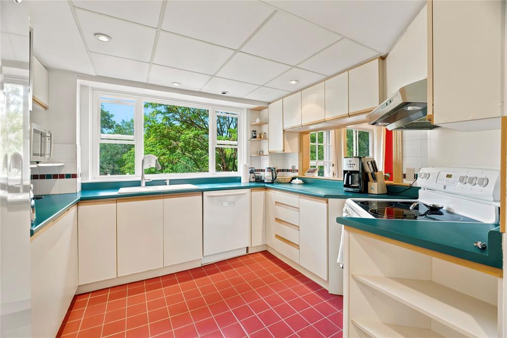 42 Empire Avenue, St. John'S, NL - Indoor Photo Showing Kitchen