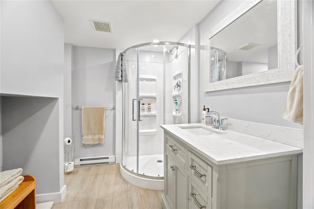 42 Empire Avenue, St. John'S, NL - Indoor Photo Showing Bathroom
