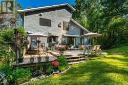 Backyard Patio with Gas BBQ hook up - 