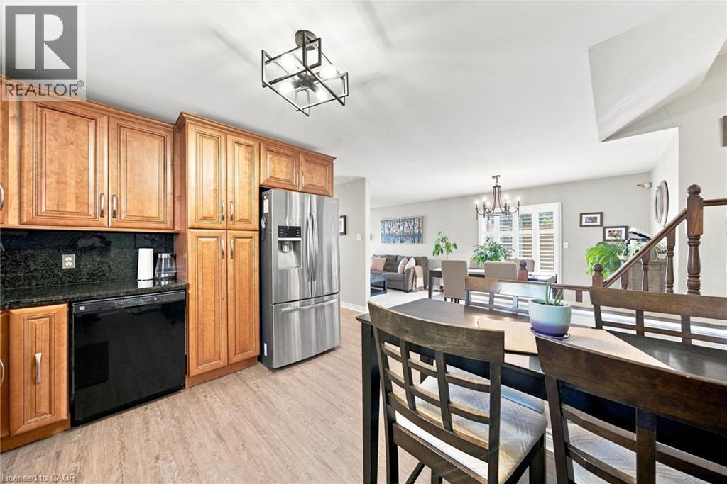 143 Independence Drive, Hamilton, ON - Indoor Photo Showing Kitchen
