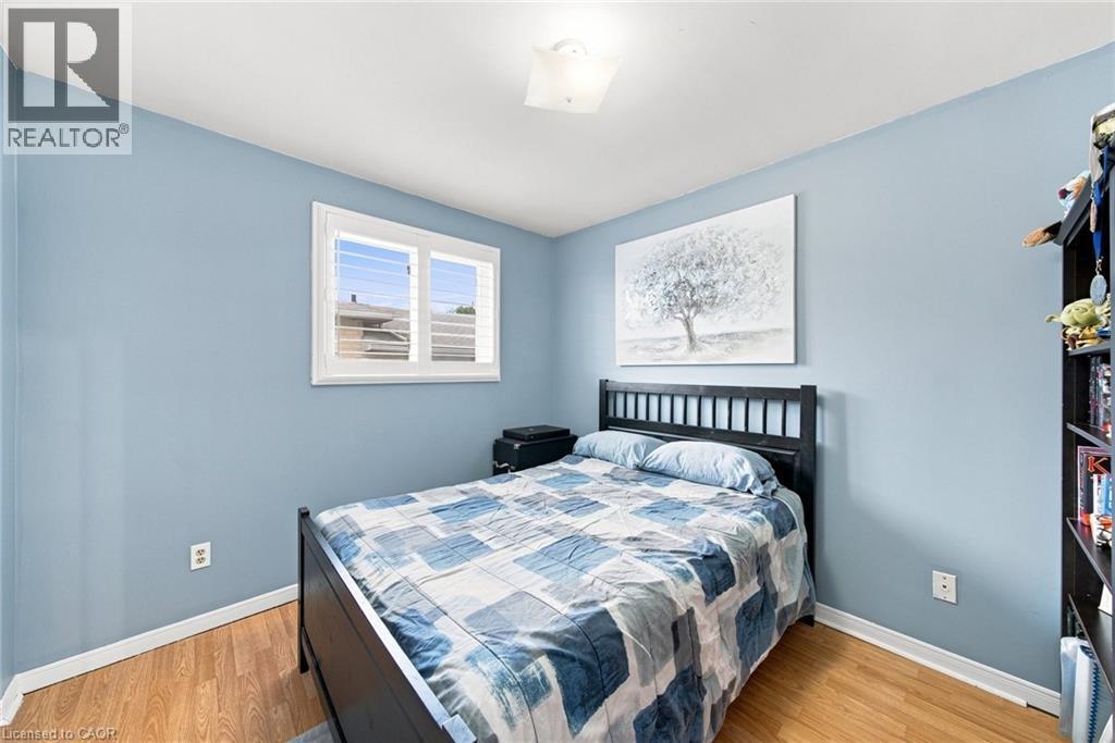 143 Independence Drive, Hamilton, ON - Indoor Photo Showing Bedroom
