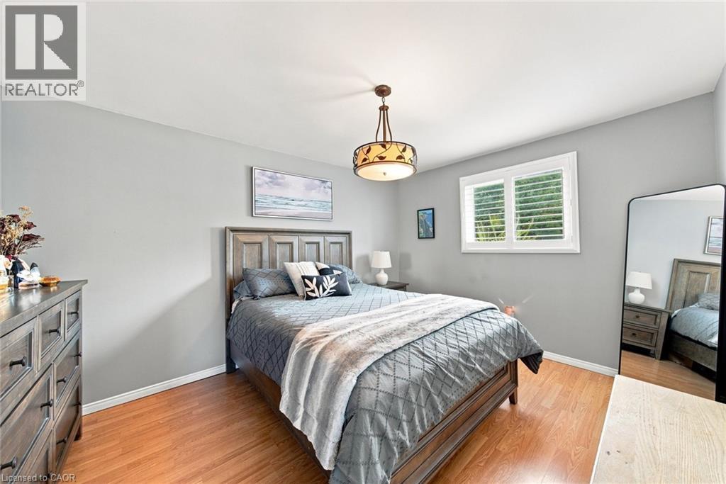 143 Independence Drive, Hamilton, ON - Indoor Photo Showing Bedroom