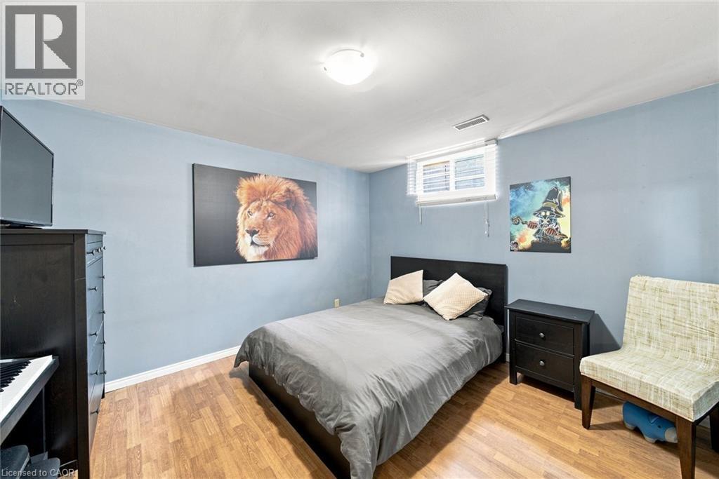 143 Independence Drive, Hamilton, ON - Indoor Photo Showing Bedroom