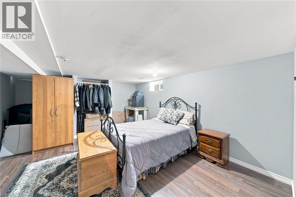 143 Independence Drive, Hamilton, ON - Indoor Photo Showing Bedroom