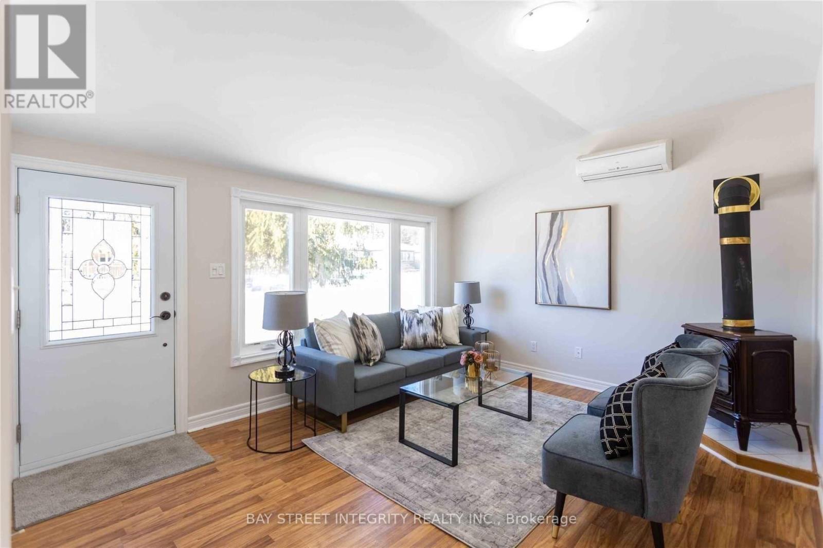 29 Balson Boulevard, Whitchurch-Stouffville, ON - Indoor Photo Showing Living Room
