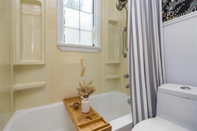 508 Montague Ave, Winnipeg, MB - Indoor Photo Showing Bathroom