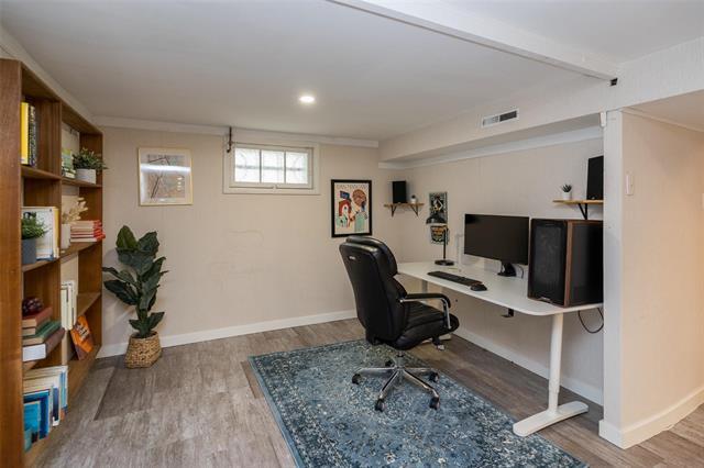 508 Montague Ave, Winnipeg, MB - Indoor Photo Showing Office