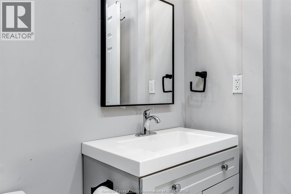 1343 Lillian, Windsor, ON - Indoor Photo Showing Bathroom