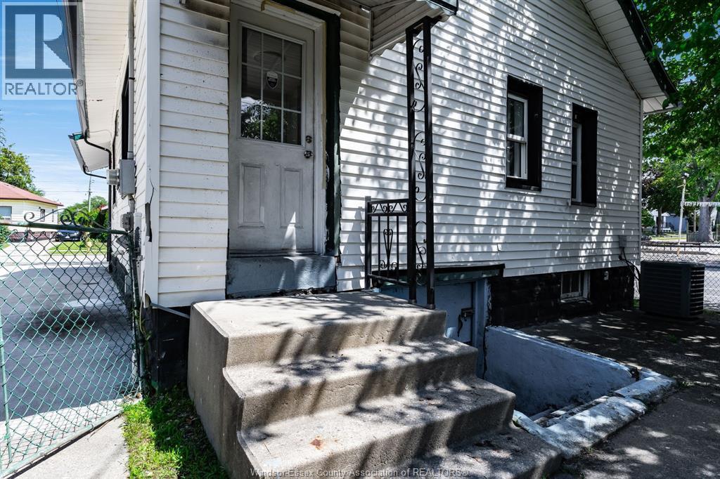 1343 Lillian, Windsor, ON - Outdoor