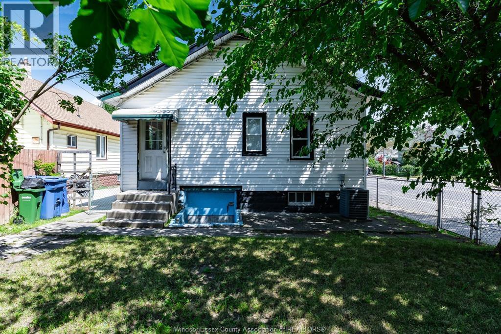 1343 Lillian, Windsor, ON - Outdoor