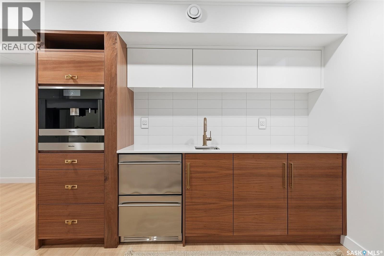 310 Stensrud Road, Saskatoon, SK - Indoor Photo Showing Kitchen