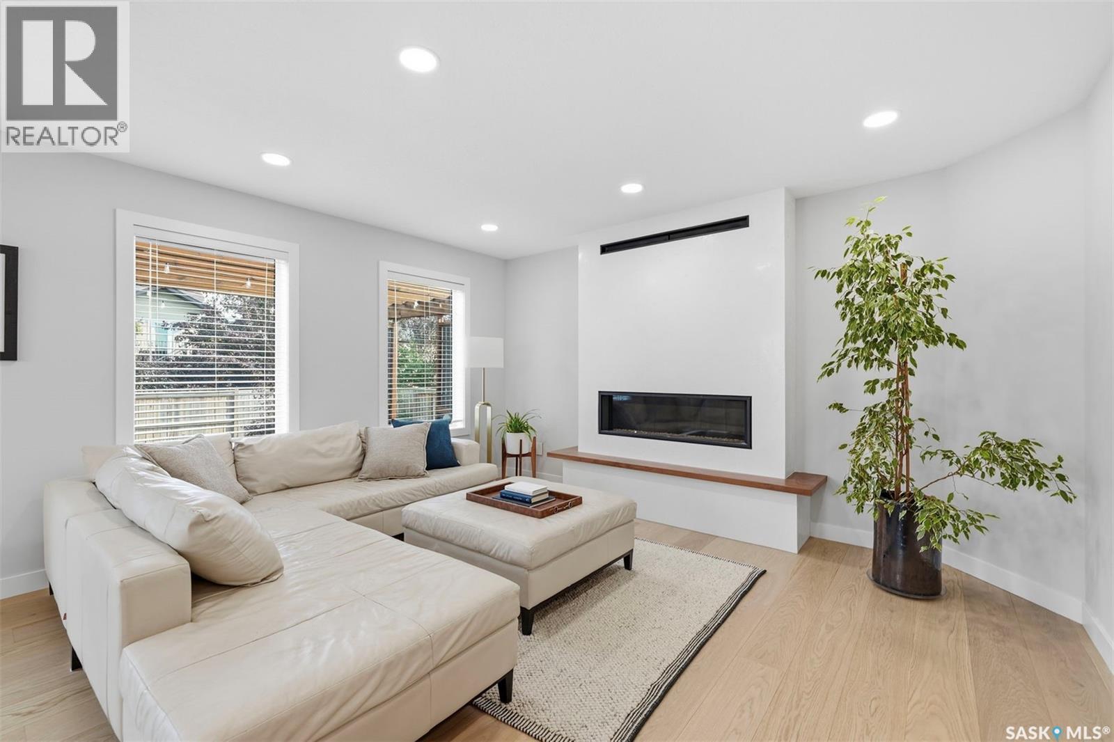 310 Stensrud Road, Saskatoon, SK - Indoor Photo Showing Living Room