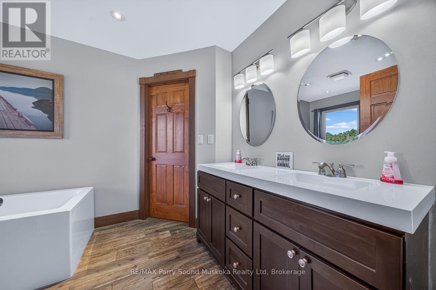 64 Mccords Road, Mckellar, ON - Indoor Photo Showing Bathroom