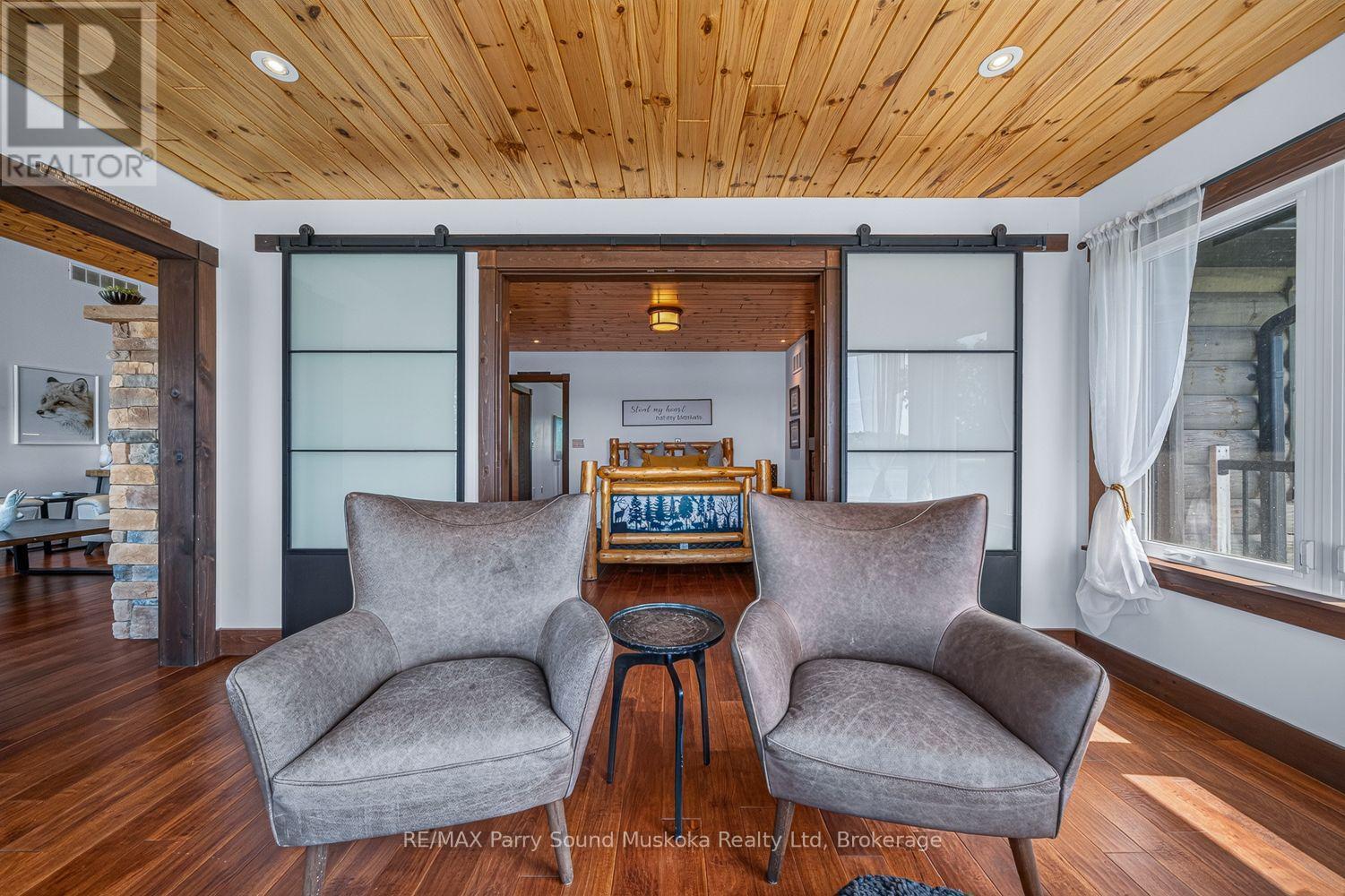 64 Mccords Road, Mckellar, ON - Indoor Photo Showing Living Room
