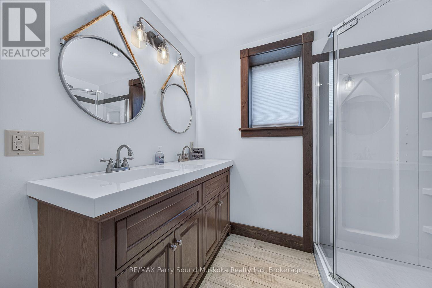 64 Mccords Road, Mckellar, ON - Indoor Photo Showing Bathroom