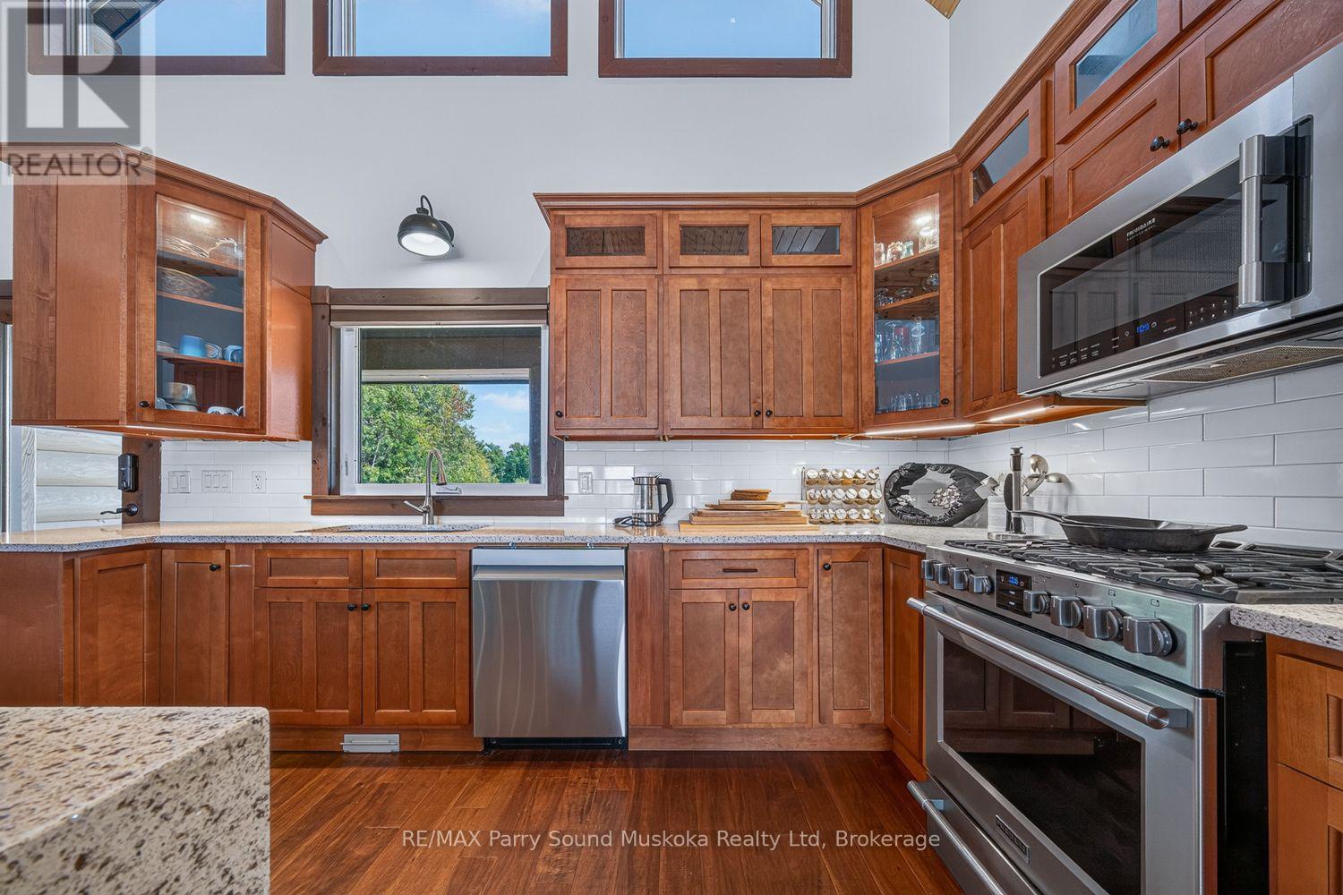 64 Mccords Road, Mckellar, ON - Indoor Photo Showing Kitchen