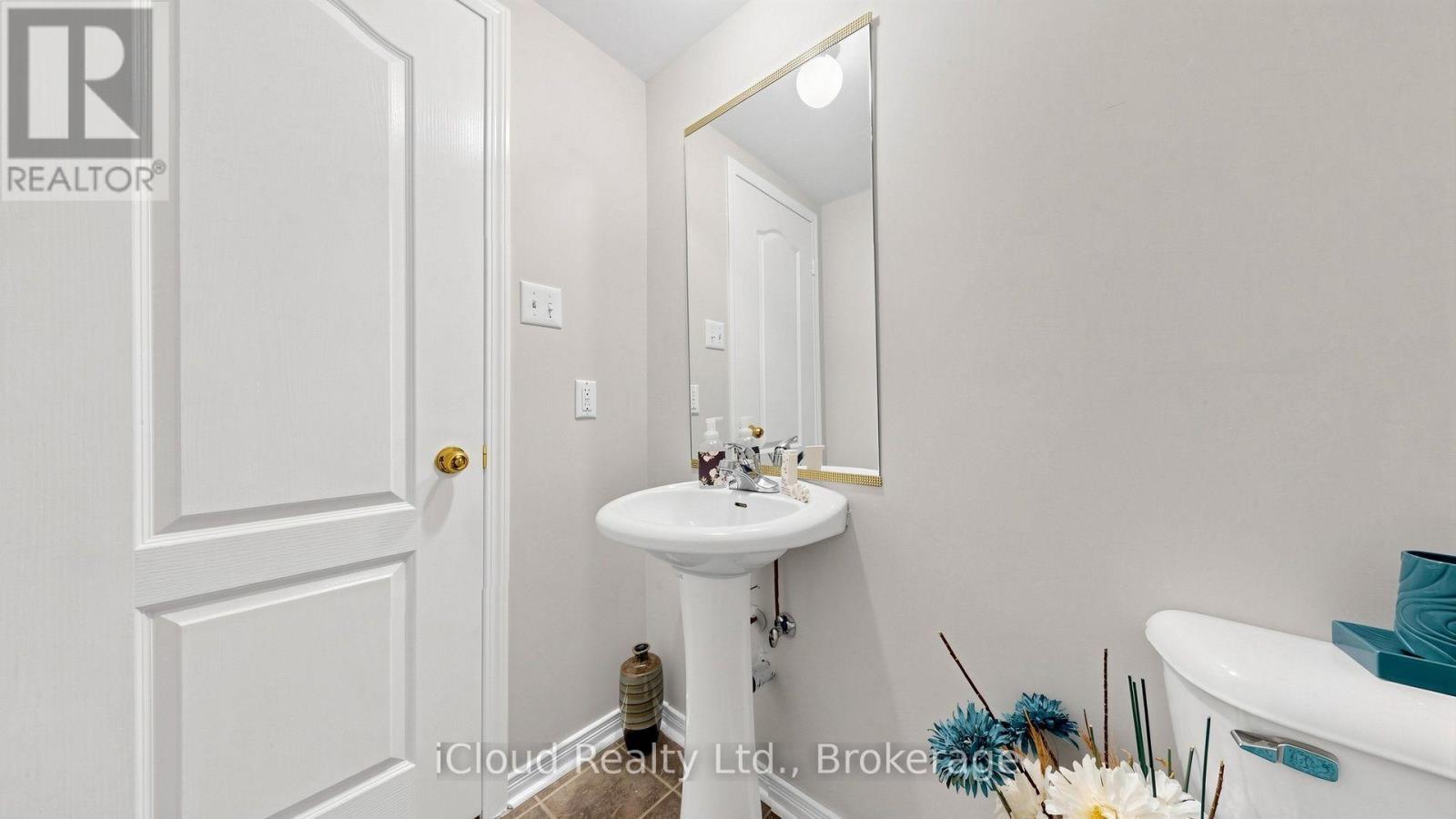 5661 Volpe Avenue, Mississauga, ON - Indoor Photo Showing Bathroom