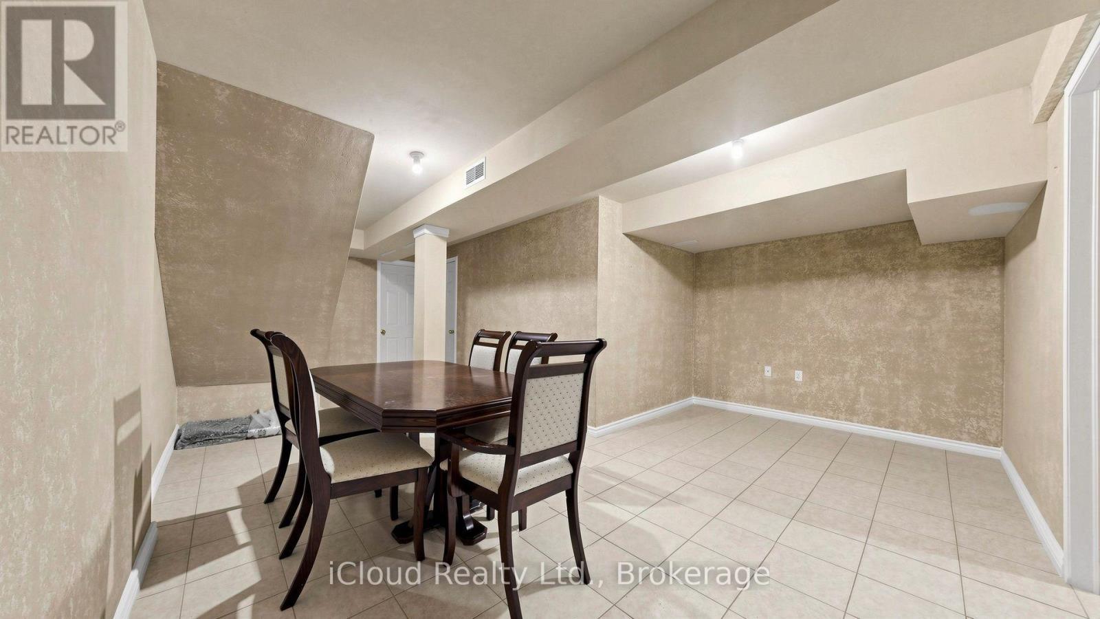 5661 Volpe Avenue, Mississauga, ON - Indoor