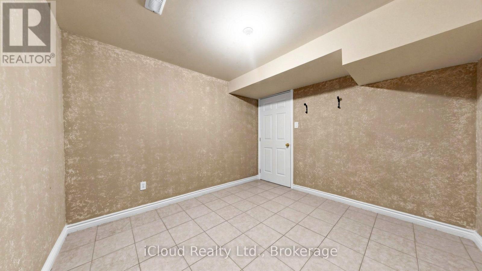 5661 Volpe Avenue, Mississauga, ON - Indoor Photo Showing Other Room